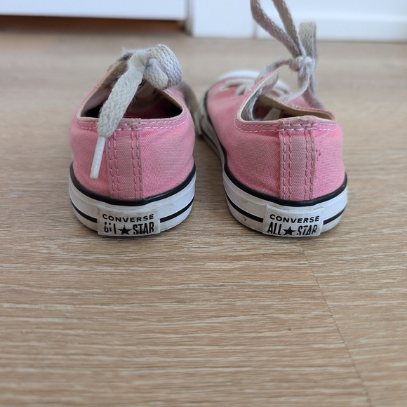 ✨4 for 12 Converse Sneakers Size 7 - Picture 3 of 7